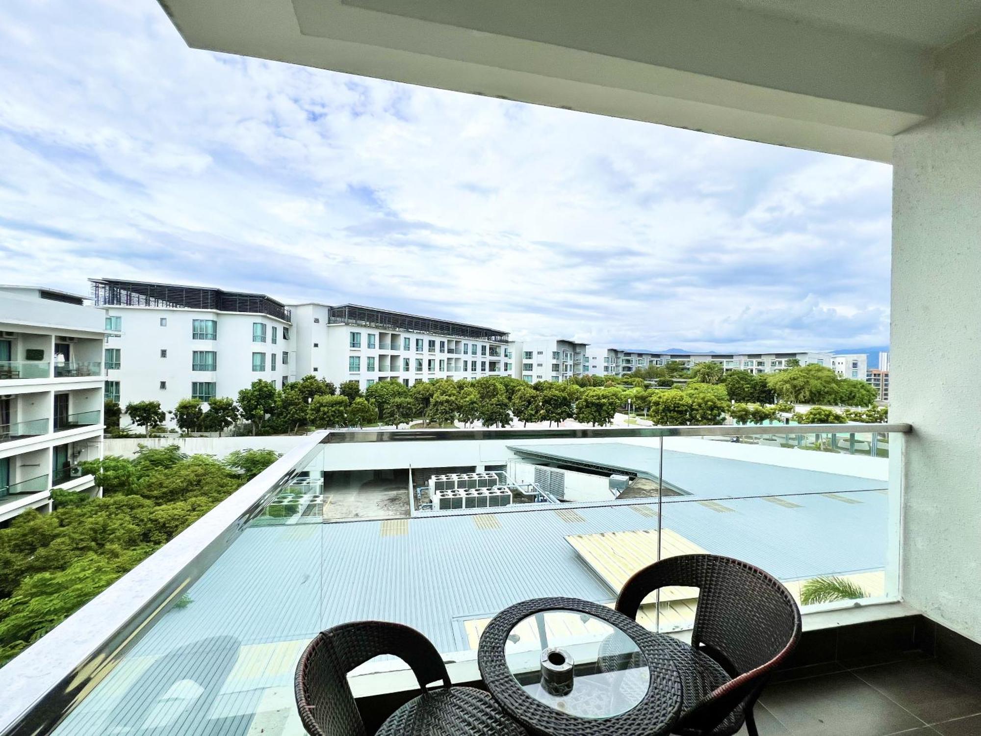 Margo Istay - The Loft Imago Kota Kinabalu Exterior foto